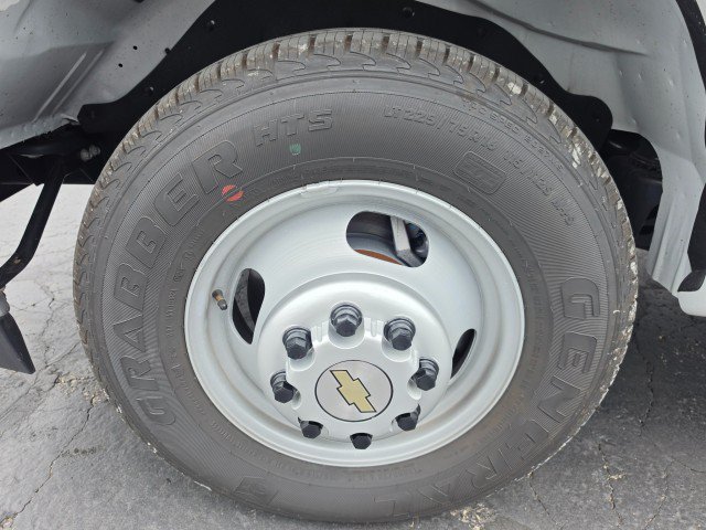 New 2026 Chevrolet Express 3500 RWD image 9