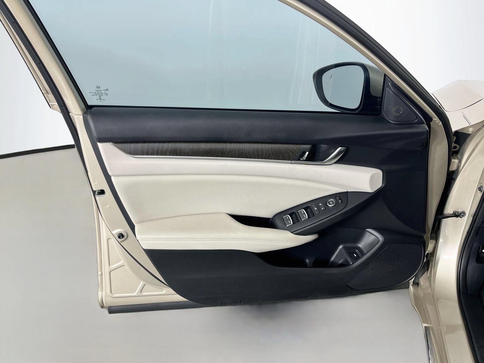 Used 2019 Honda Accord EX image 28