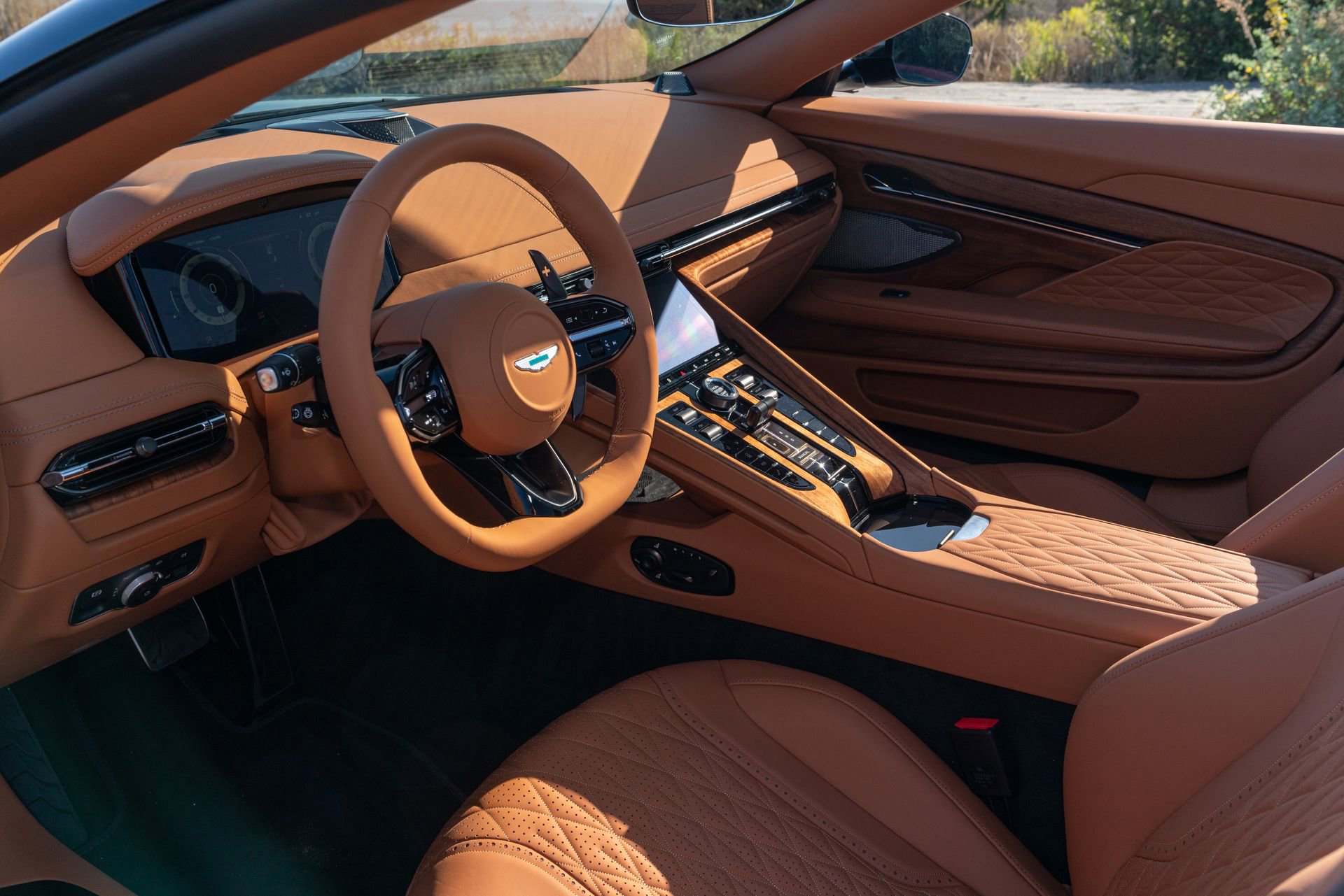 Used 2025 Aston Martin DB12 Convertible RWD image 16