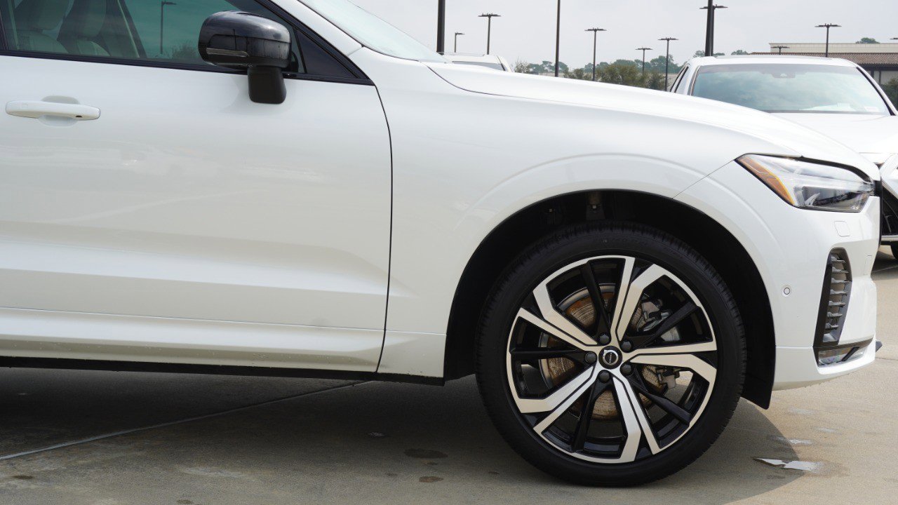 Used 2025 Volvo XC60 B5 Ultra w/ Protection Package Premier image 9