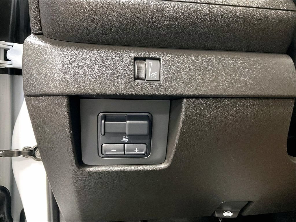 Used 2025 Chevrolet Colorado Trail Boss AWD/4WD image 25