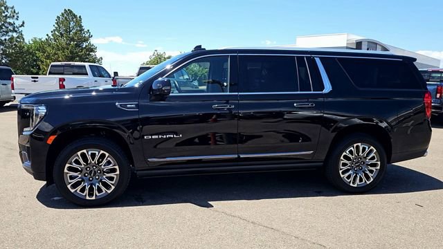 Used 2023 GMC Yukon XL Denali Ultimate AWD/4WD image 5