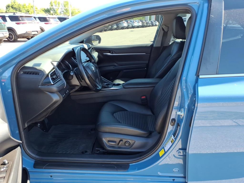 Used 2023 Toyota Camry SE FWD image 4