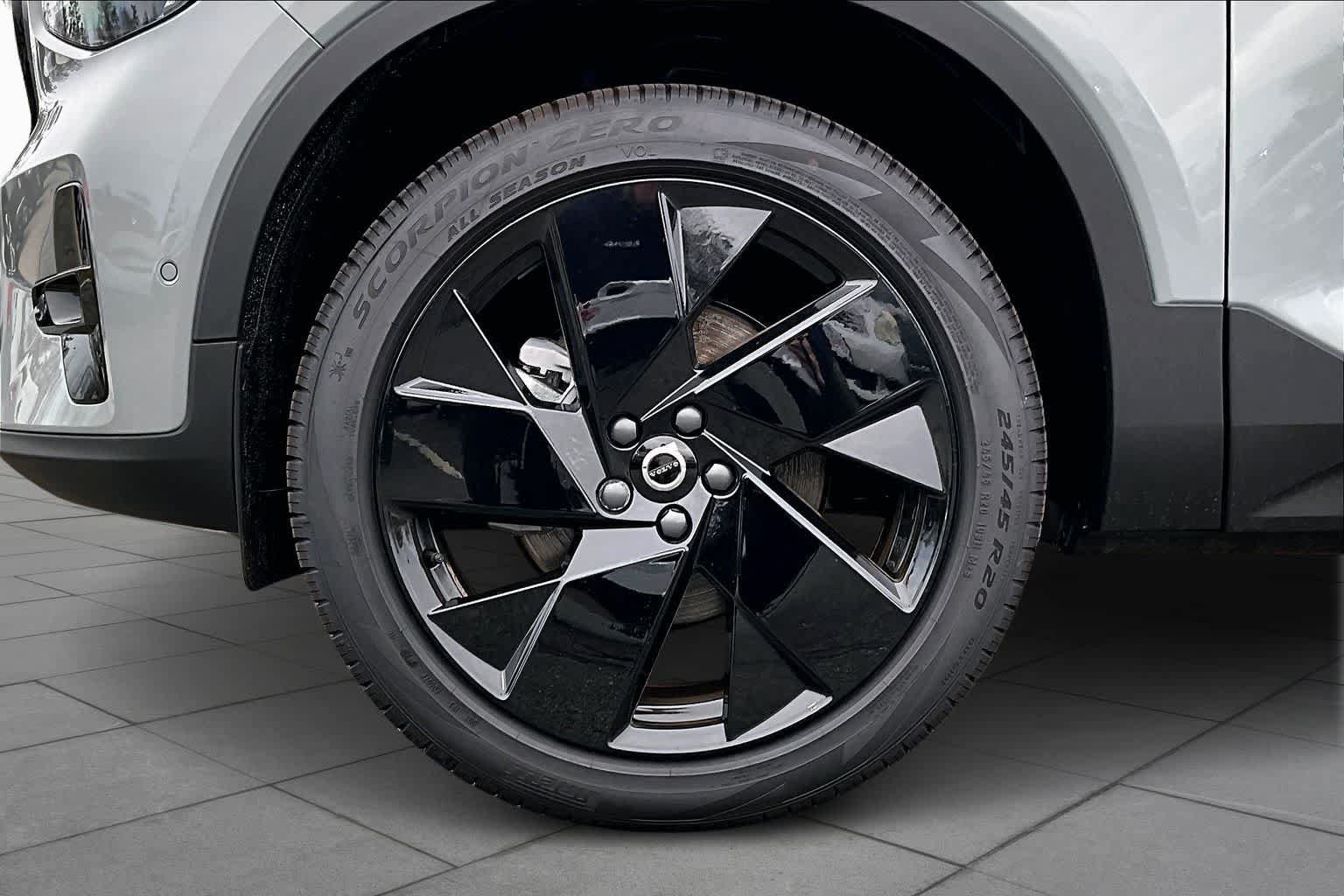 New 2026 Volvo XC40 B5 Ultra w/ Protection Package Premier AWD/4WD image 16