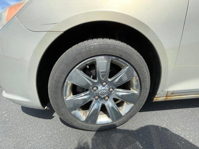 Used 2011 Buick LaCrosse CXL FWD image 11