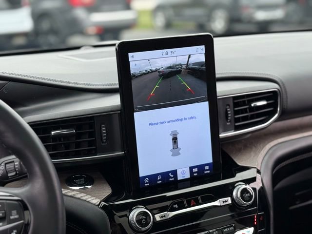 Used 2023 Ford Explorer Platinum w/ Technology Package image 4