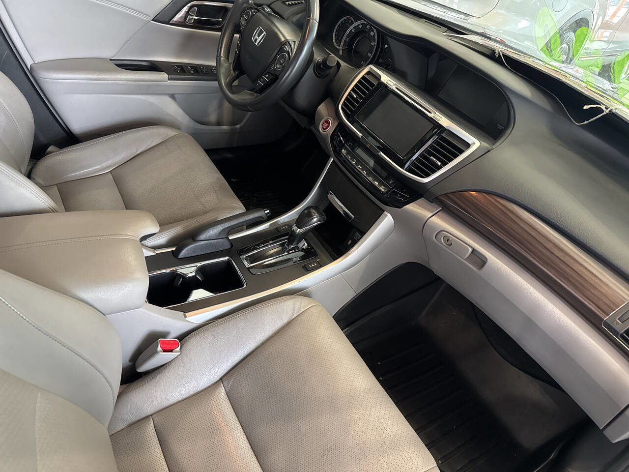 Used 2017 Honda Accord EX-L image 24