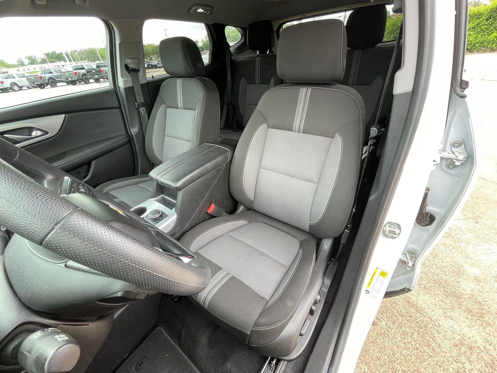 Used 2025 Chevrolet Blazer LT FWD image 10