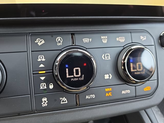 New 2026 Land Rover Defender 110 OCTA AWD/4WD image 17