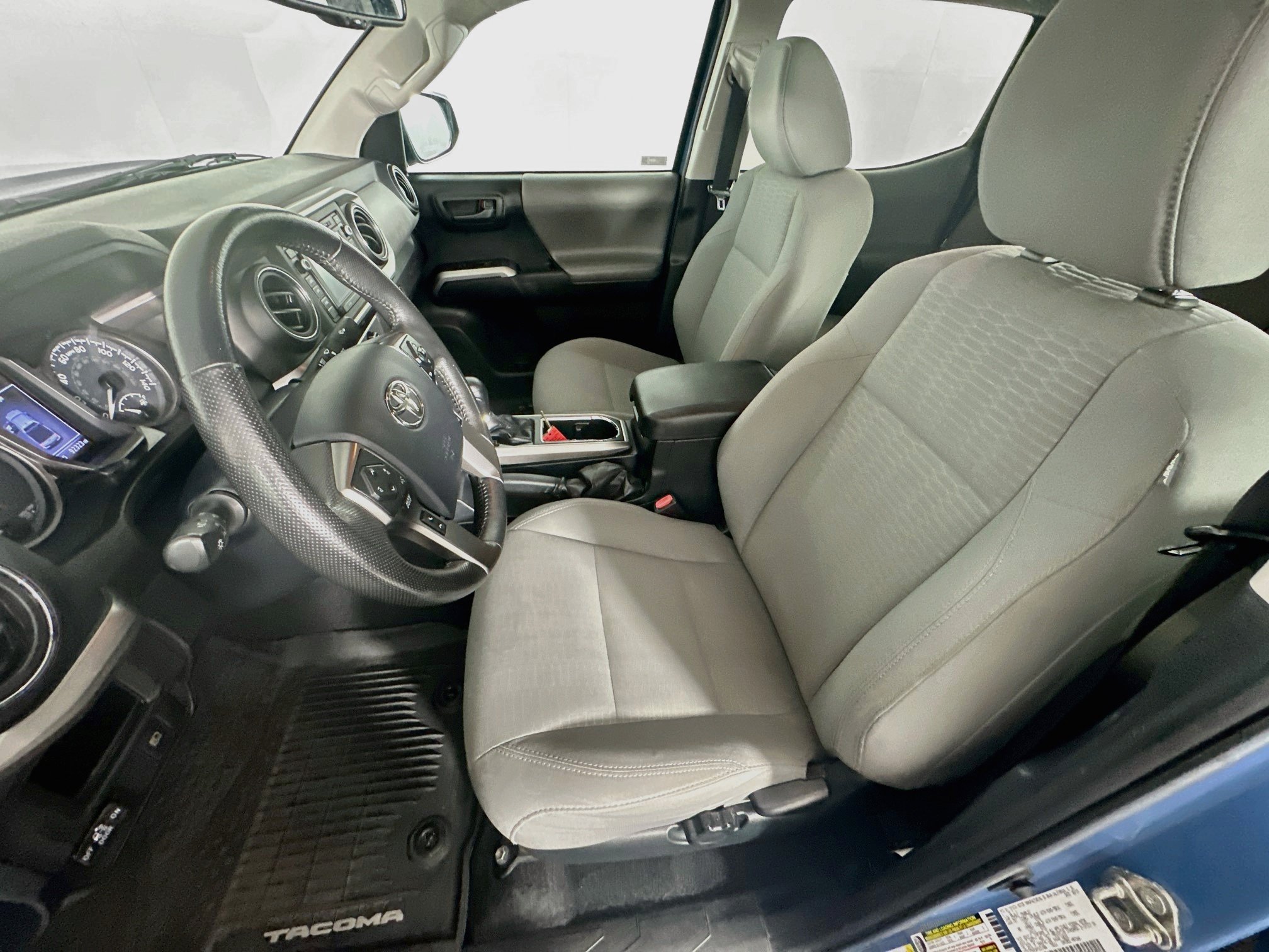 Used 2019 Toyota Tacoma SR5 AWD/4WD image 13