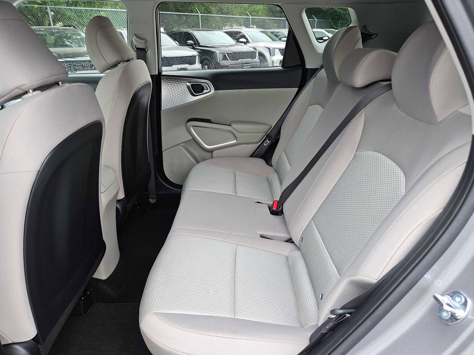 Certified 2025 Kia Soul LX w/ LX Technology Package FWD image 18