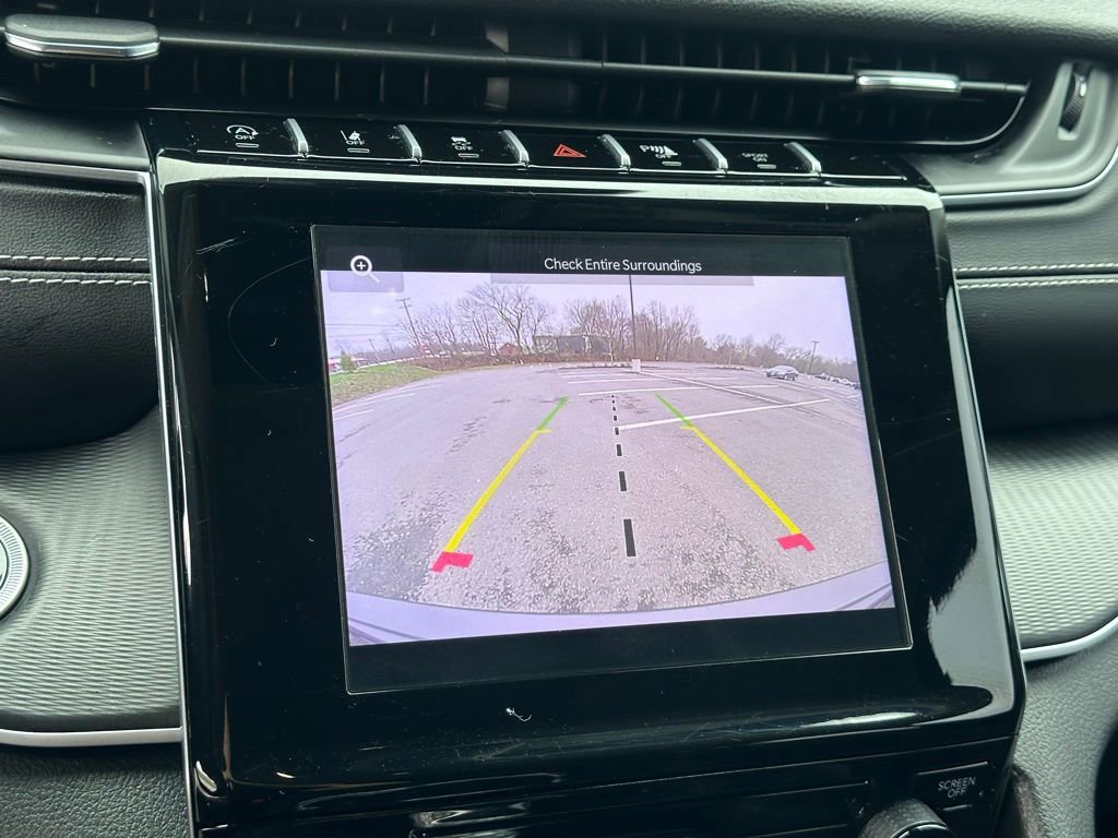 Used 2024 Jeep Grand Cherokee Laredo X image 16