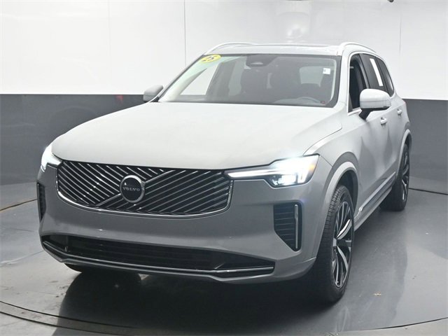 Used 2025 Volvo XC90 B6 Core w/ Protection Package image 3