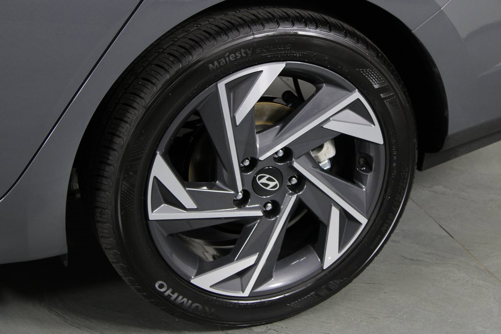 Certified 2025 Hyundai Elantra Sport image 9