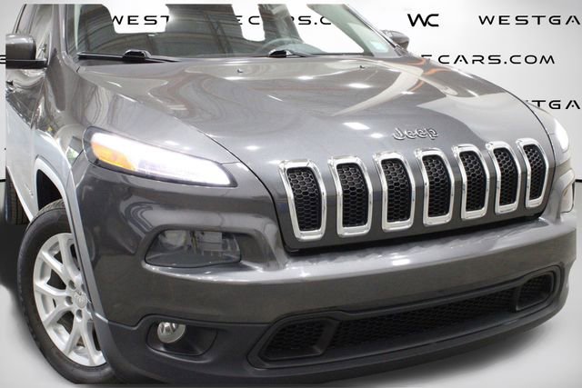 Used 2017 Jeep Cherokee Latitude w/ Comfort/Convenience Group image 46