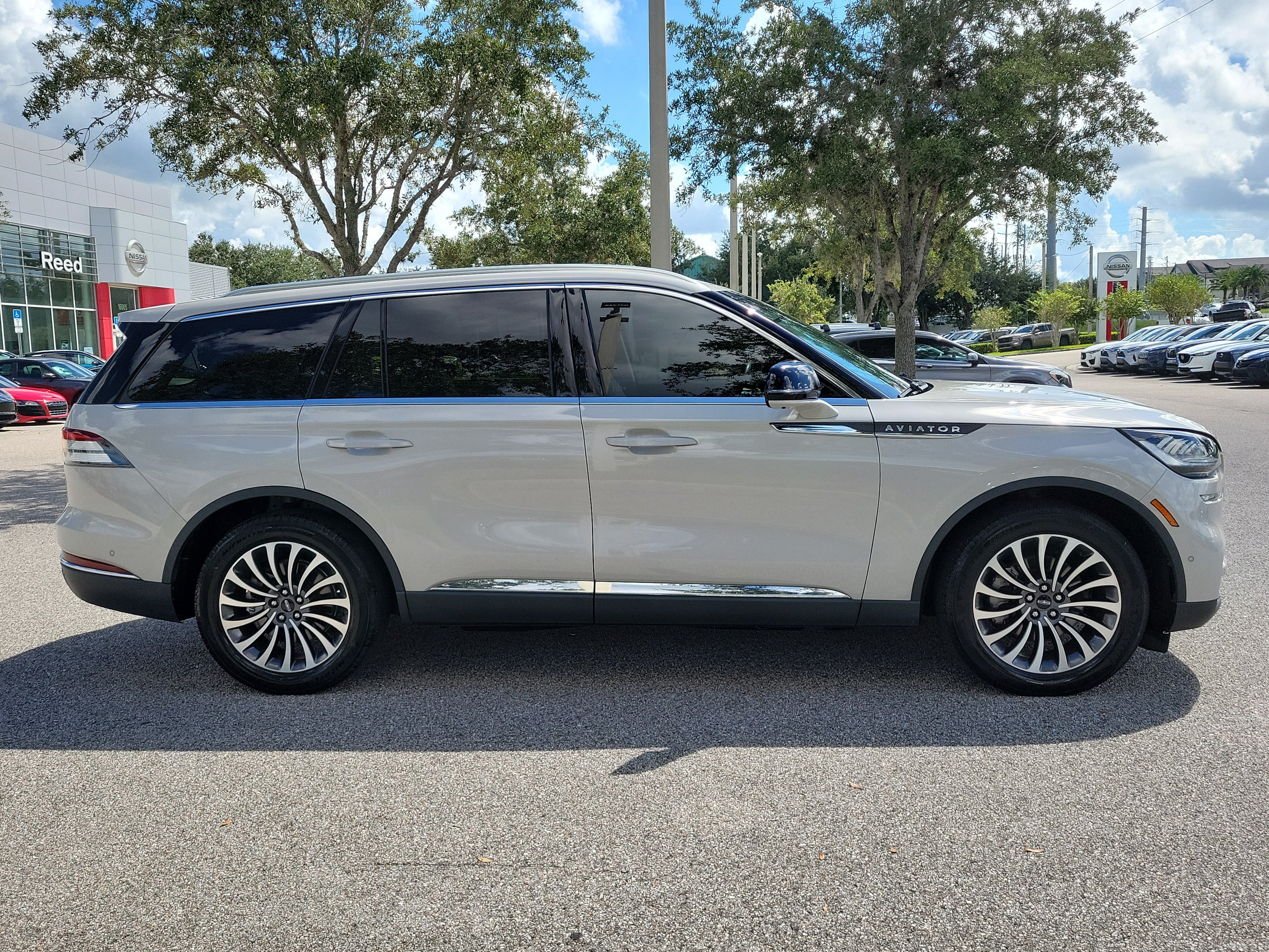 Used 2023 Lincoln Aviator Reserve w/ Elements Package Plus RWD image 4