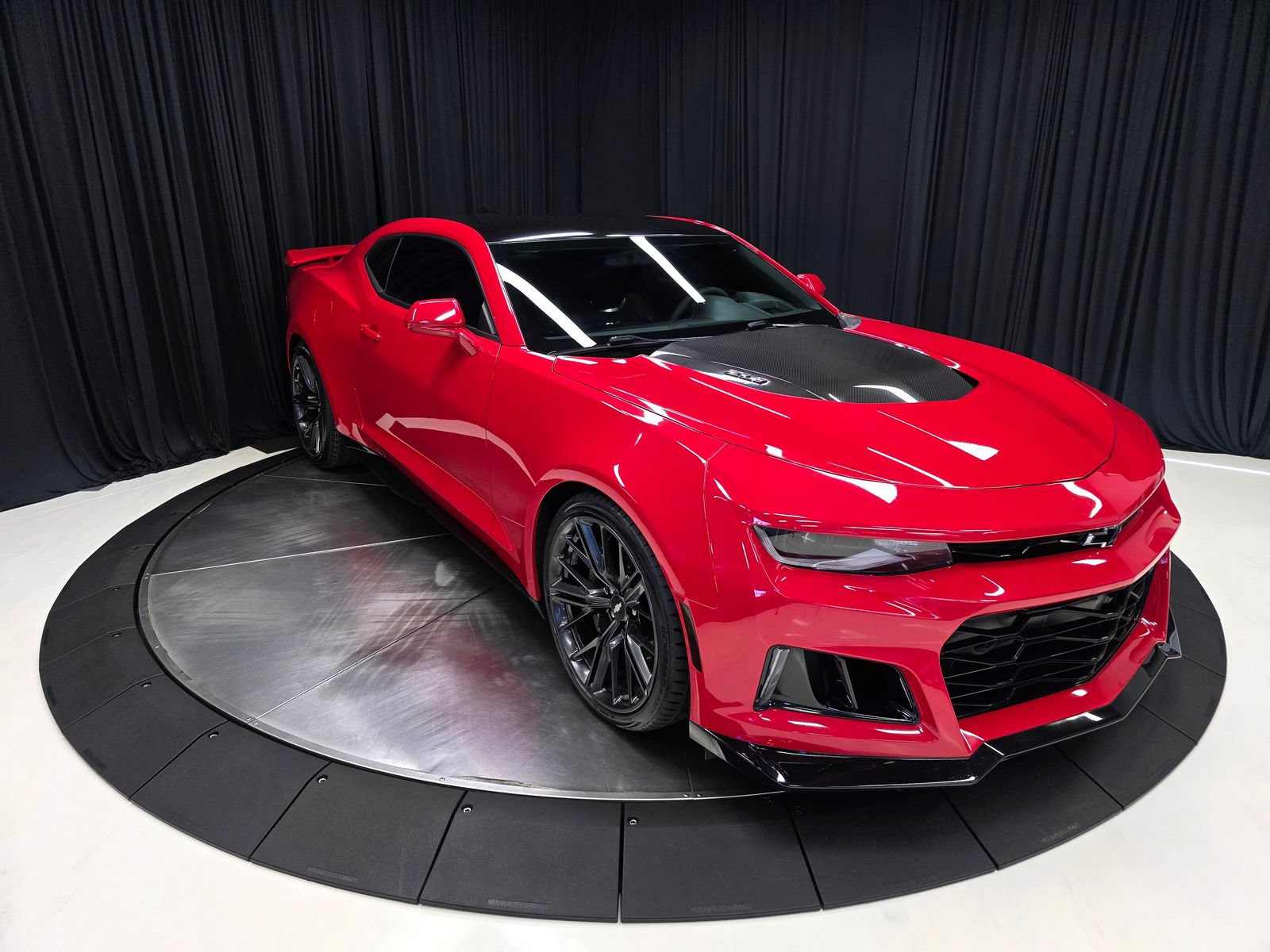 Used 2017 Chevrolet Camaro ZL1 RWD image 7