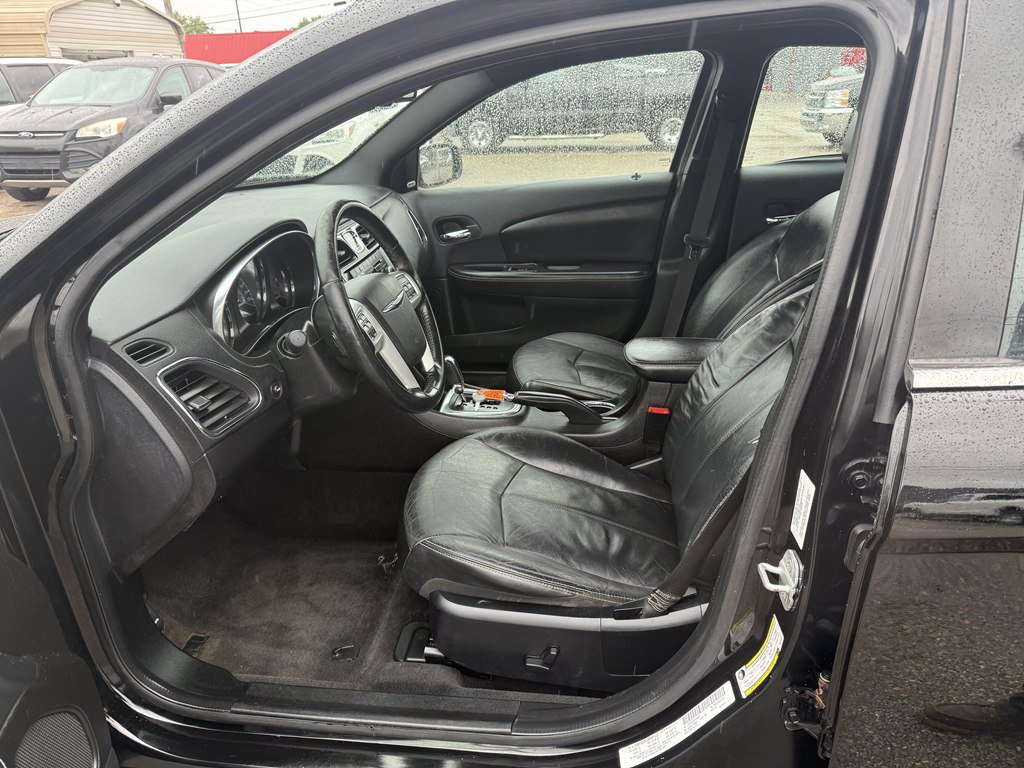 Used 2013 Chrysler 200 Limited FWD image 12