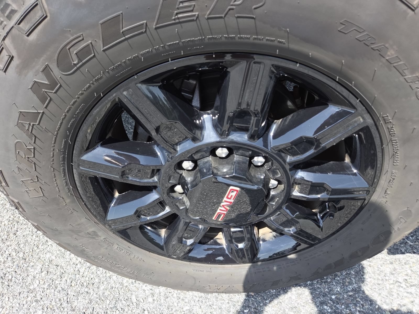 Used 2026 GMC Sierra 2500 AT4 w/ AT4 Premium Plus Package AWD/4WD image 15
