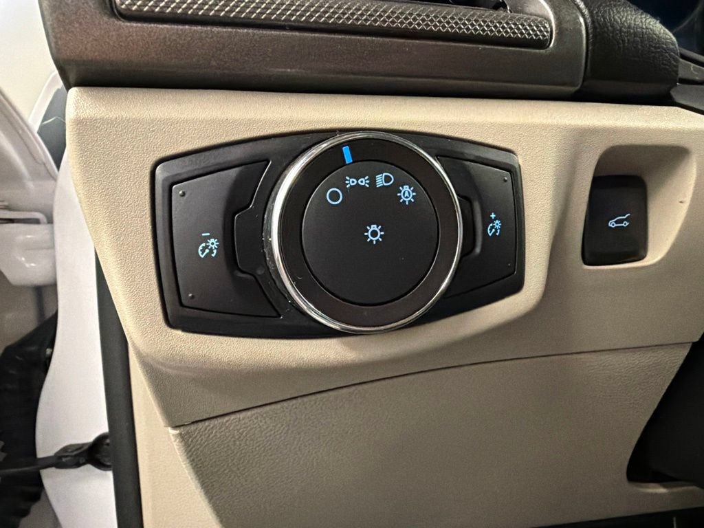 Certified 2018 Ford Fusion SE w/ Fusion SE Technology Package FWD image 24