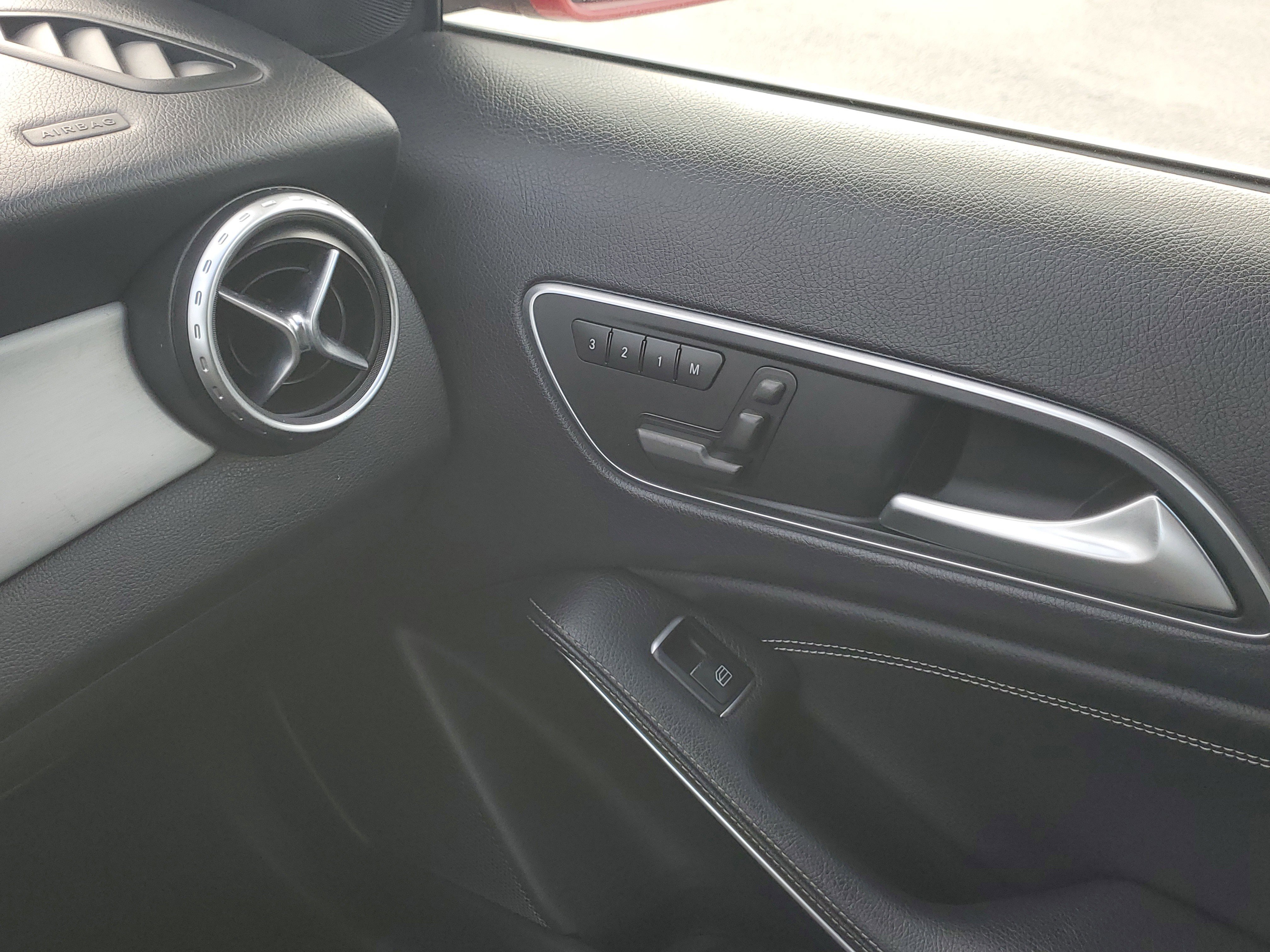 Used 2015 Mercedes-Benz GLA 250 4MATIC image 28