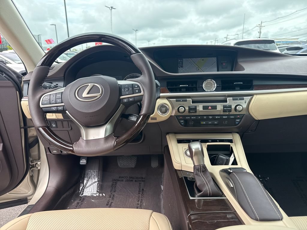 Used 2018 Lexus ES 350 w/ Luxury Package w/Wood Trim FWD image 15