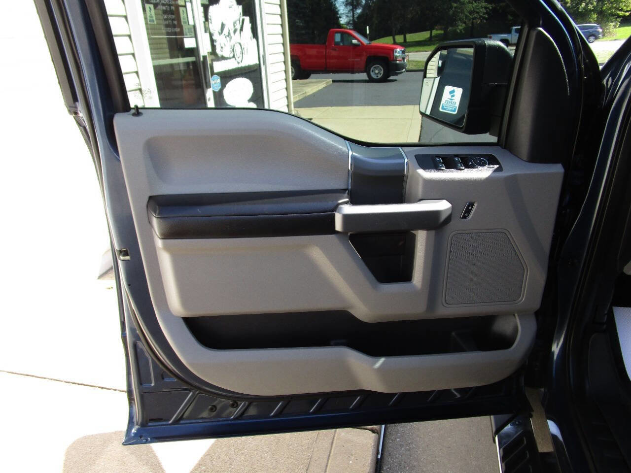 Used 2017 Ford F150 XLT w/ Equipment Group 302A Luxury image 29