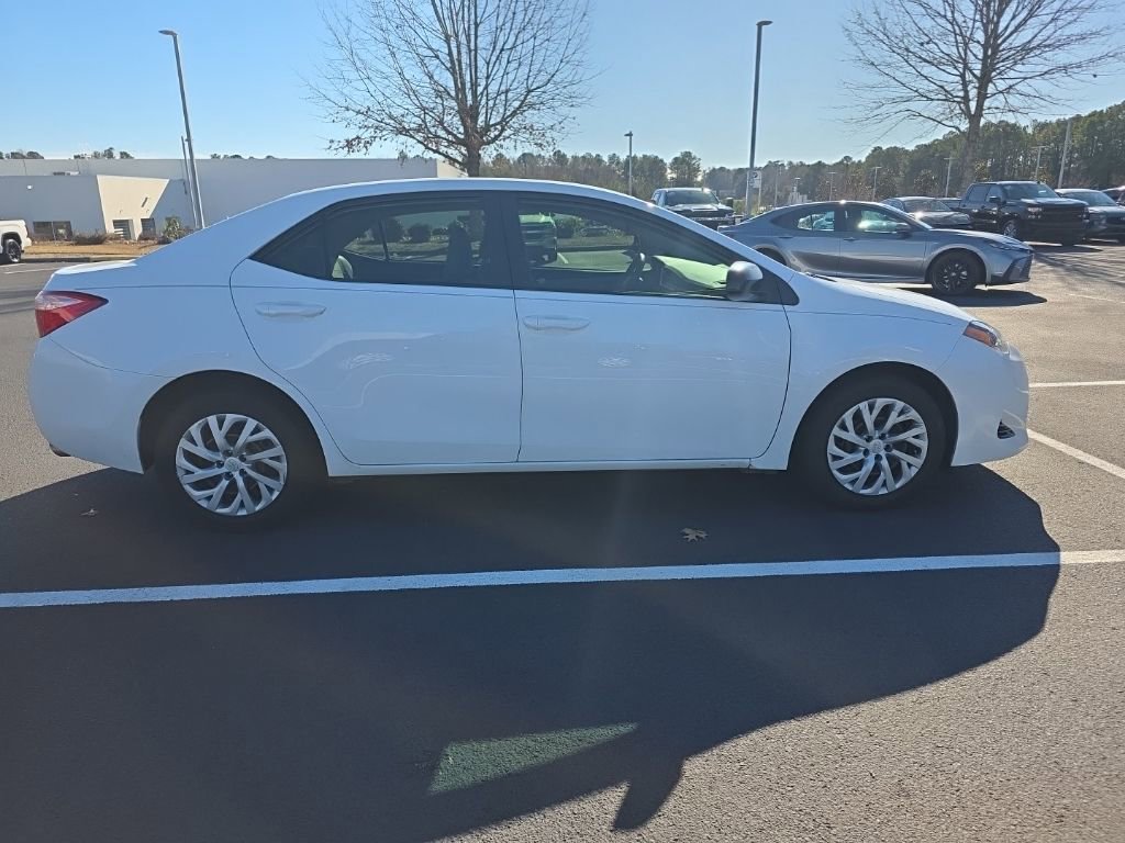 Used 2018 Toyota Corolla LE image 9
