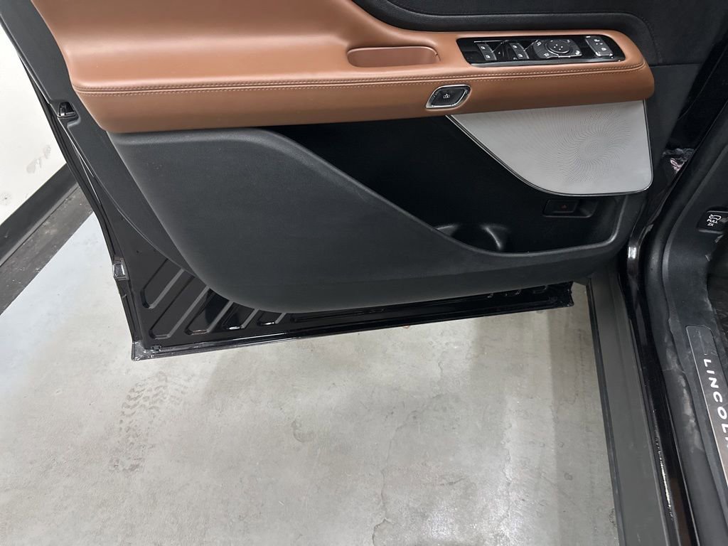 Used 2022 Lincoln Aviator Reserve w/ Equipment Group 201A image 39