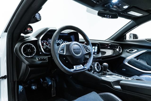 Used 2018 Chevrolet Camaro ZL1 RWD image 8