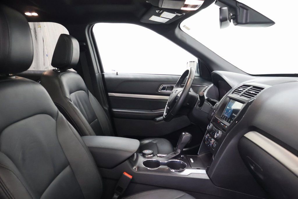Used 2018 Ford Explorer XLT w/ Equipment Group 202A image 21