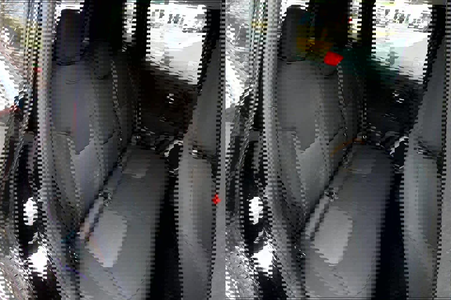 Used 2015 Jeep Renegade Latitude w/ Popular Equipment Group image 19