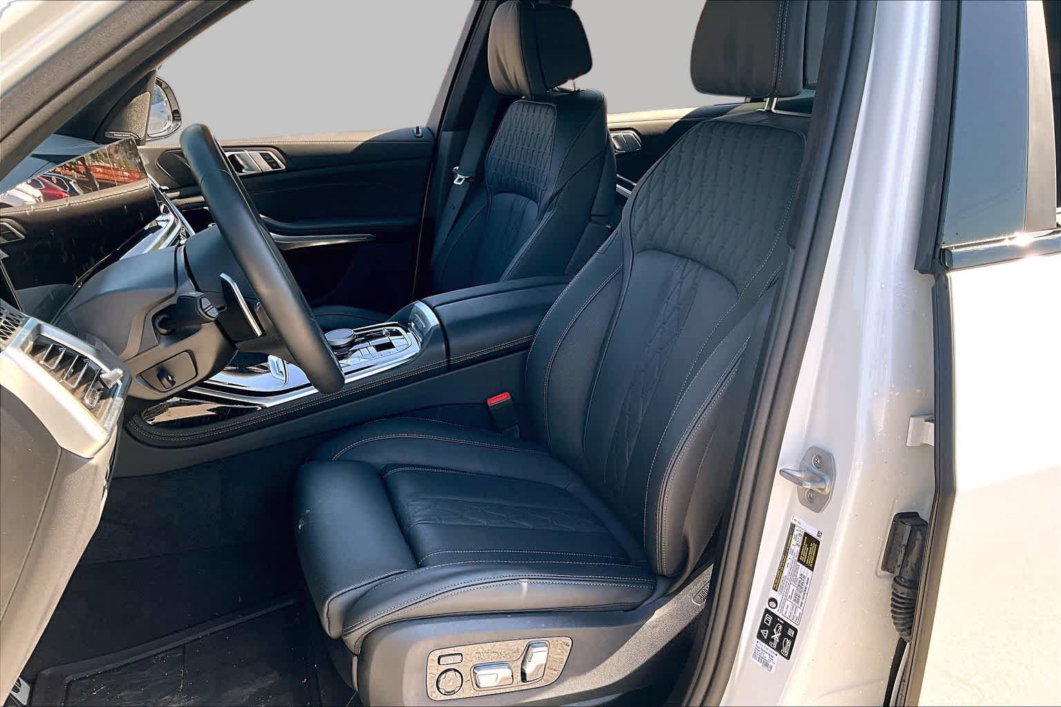 Used 2025 BMW X7 M60i AWD/4WD image 7