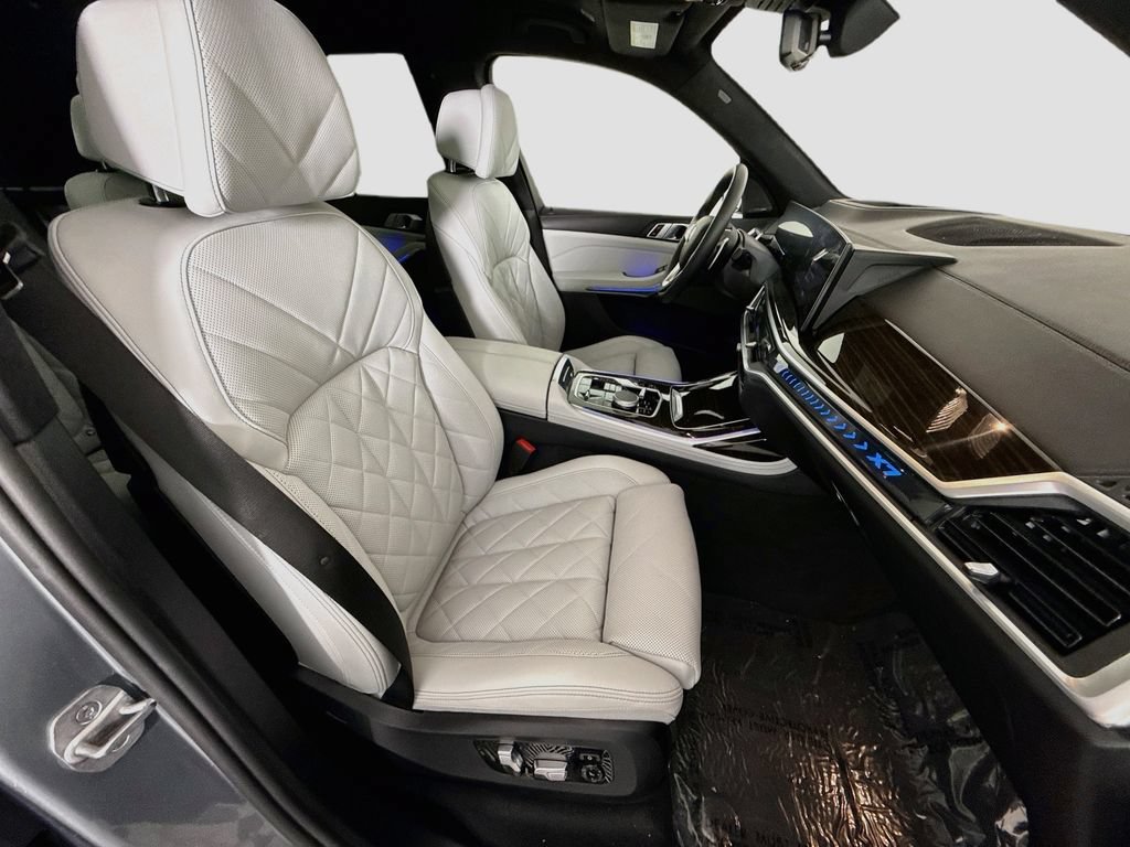 Used 2024 BMW X7 xDrive40i w/ Premium Package AWD/4WD image 30