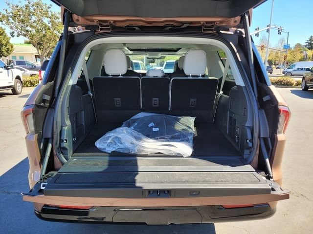 New 2026 Lincoln Navigator L Black Label AWD/4WD image 17