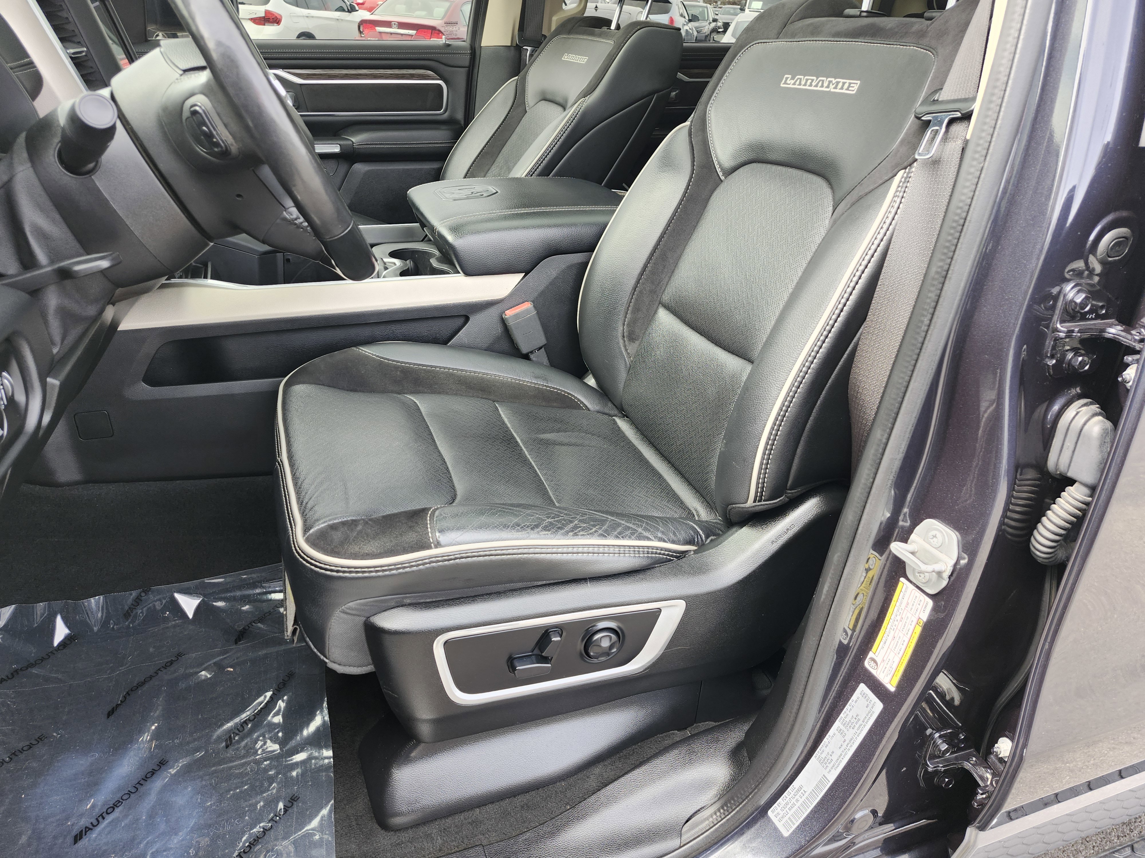 Used 2020 RAM 1500 Laramie AWD/4WD image 28