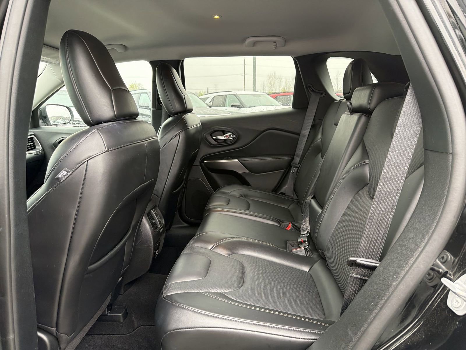 Used 2021 Jeep Cherokee Latitude Lux w/ Comfort/Convenience Group AWD/4WD image 21