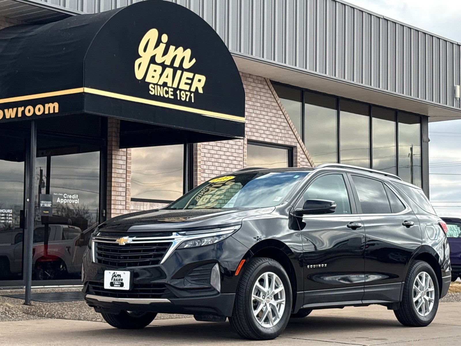 Used 2023 Chevrolet Equinox LT image 2
