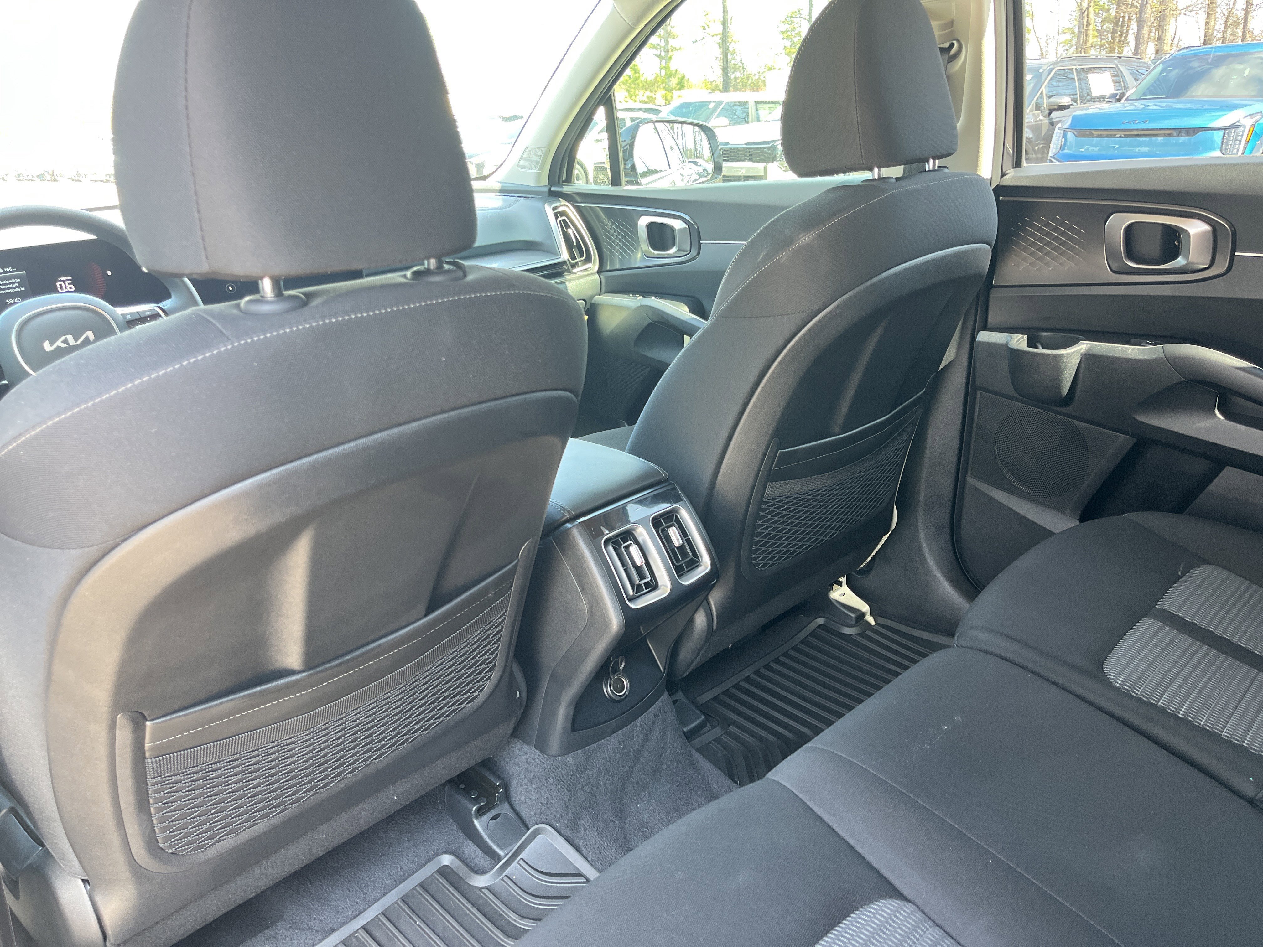 Certified 2025 Kia Sorento LX image 18