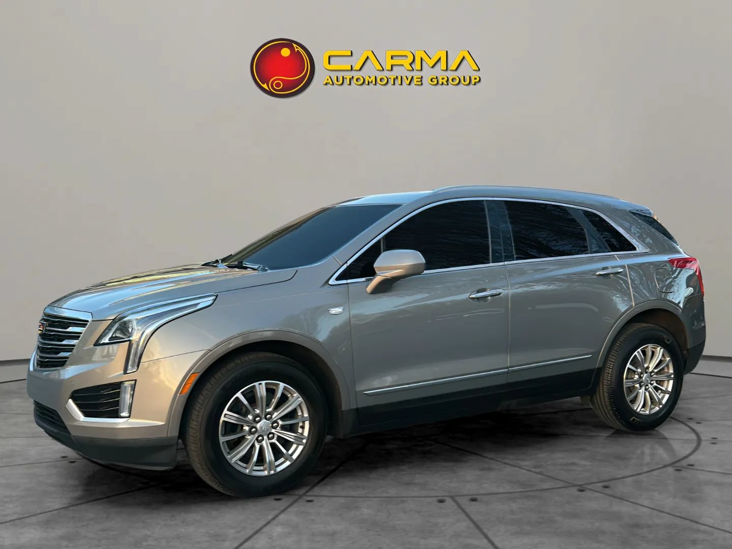 Used 2018 Cadillac XT5 Luxury w/ Driver Awareness Package AWD/4WD image 2