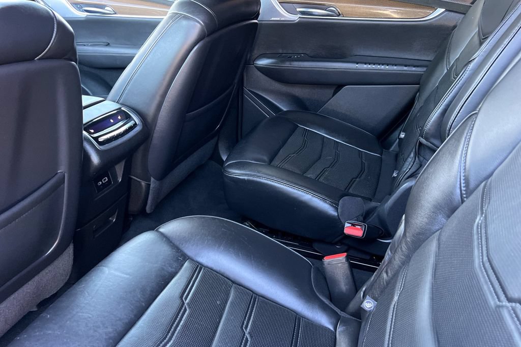 Used 2020 Cadillac XT6 Premium Luxury w/ Platinum Package AWD/4WD image 14