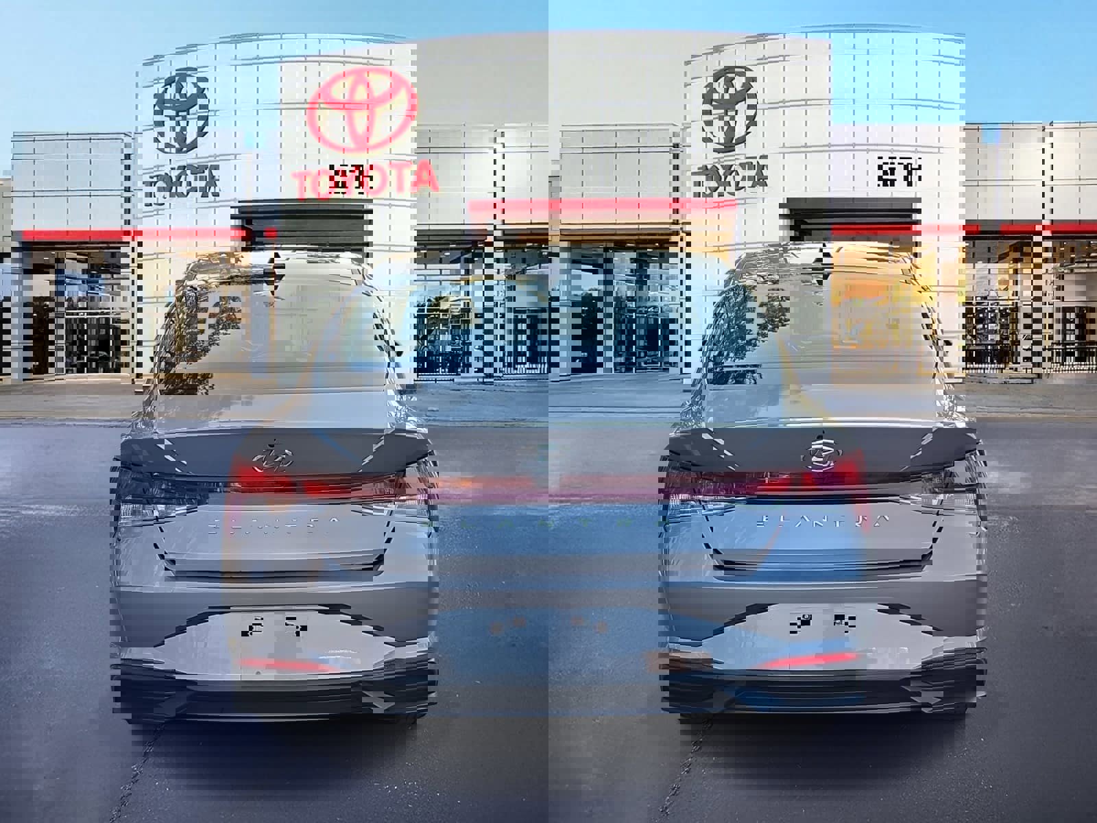 Used 2023 Hyundai Elantra SE image 6