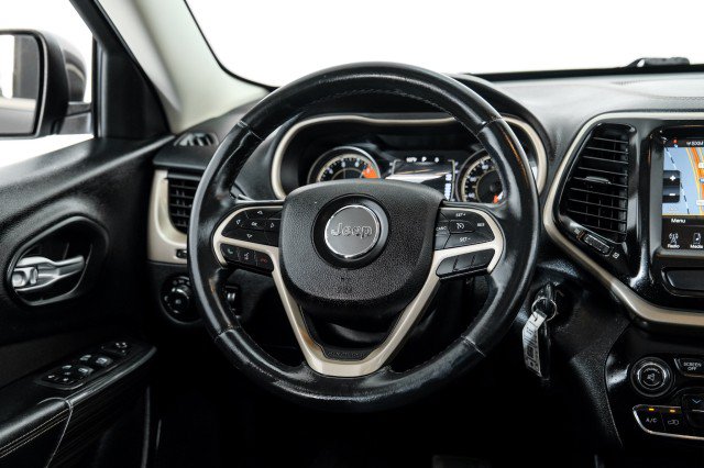 Used 2016 Jeep Cherokee Latitude AWD/4WD image 14