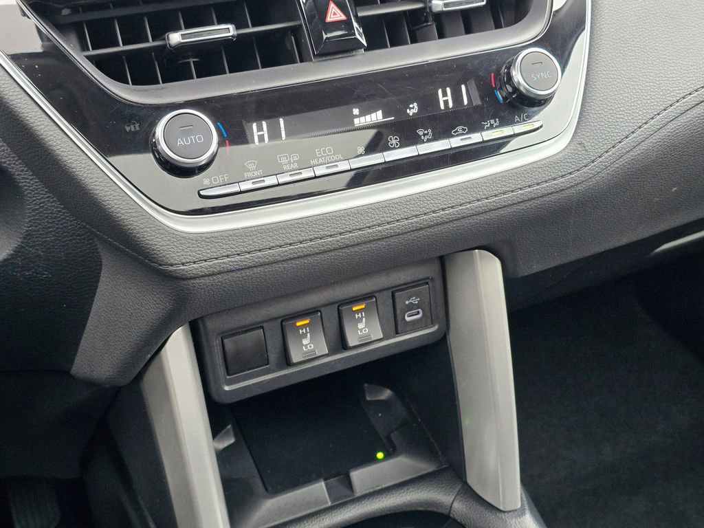 Used 2024 Toyota Corolla Cross XLE w/ Convenience Package image 32