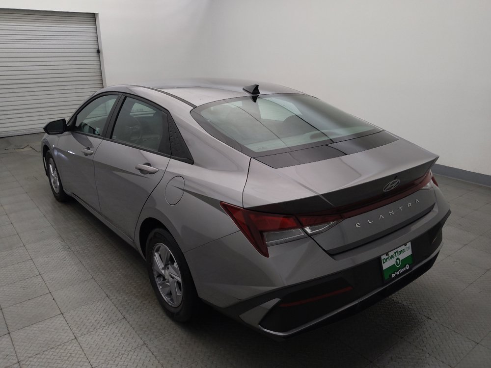 Used 2025 Hyundai Elantra SE FWD image 5