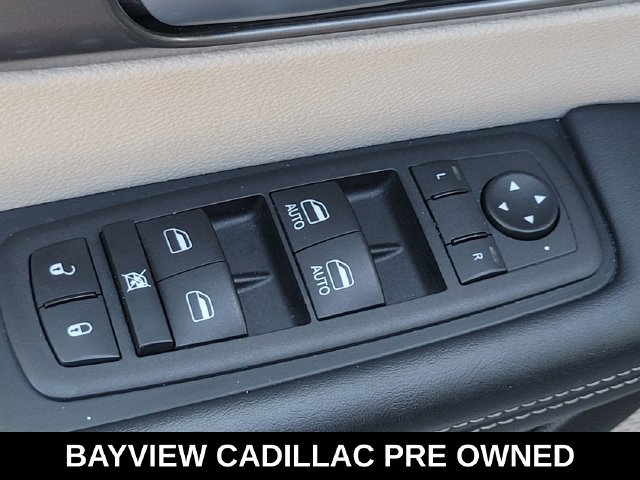 Used 2023 Chrysler Pacifica Touring-L FWD image 19