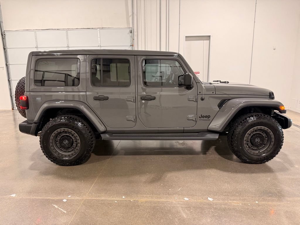 Used 2020 Jeep Wrangler Unlimited Sahara AWD/4WD image 4
