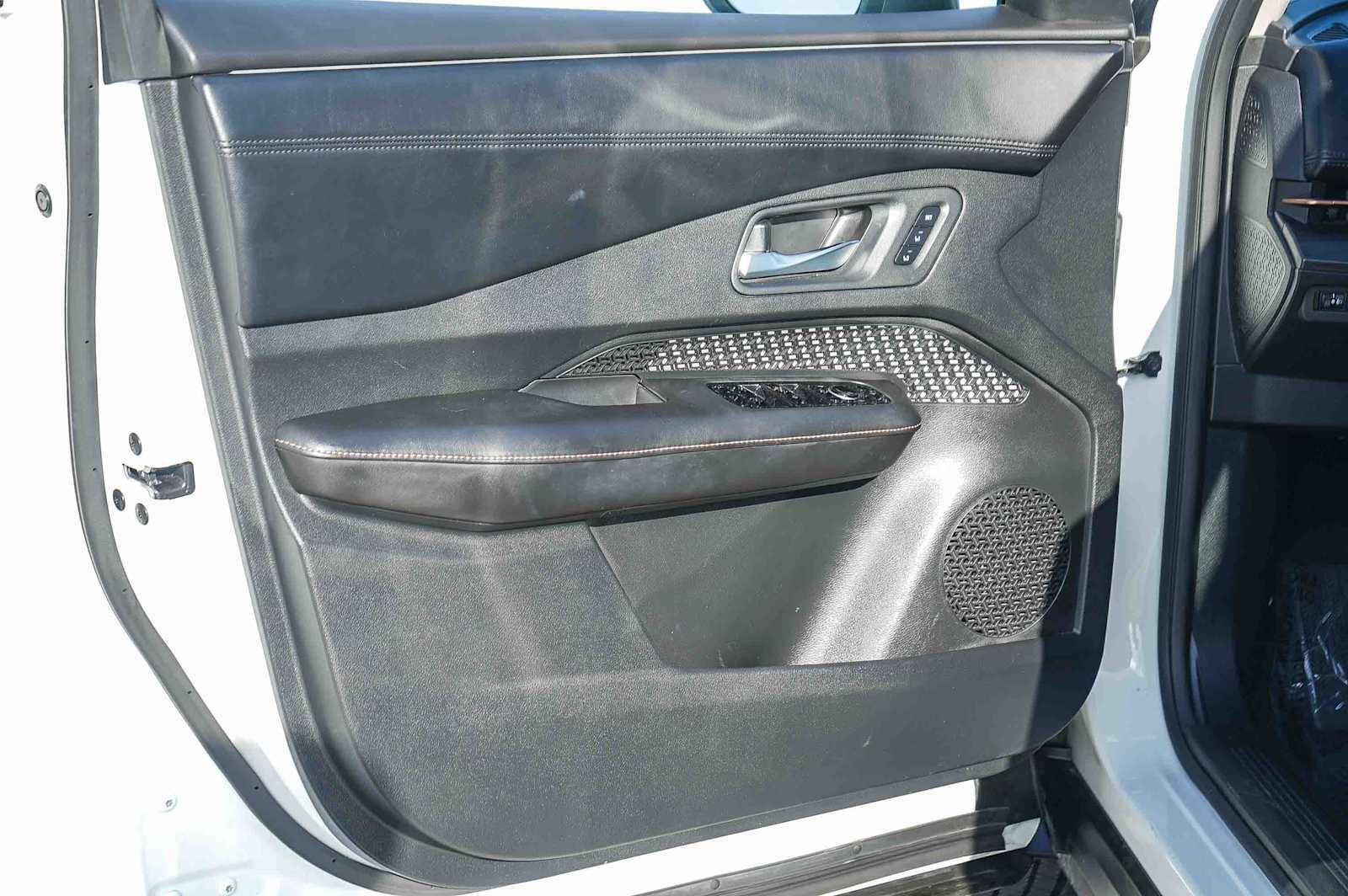 Used 2024 Nissan Ariya FWD image 21
