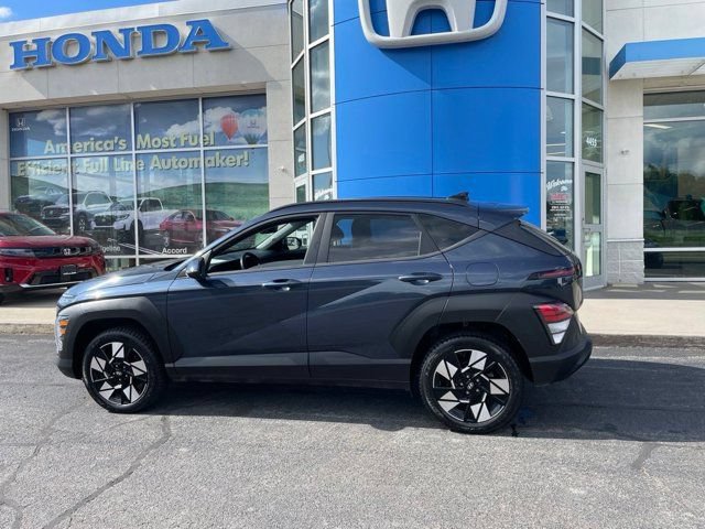 Used 2024 Hyundai Kona SEL AWD/4WD image 2