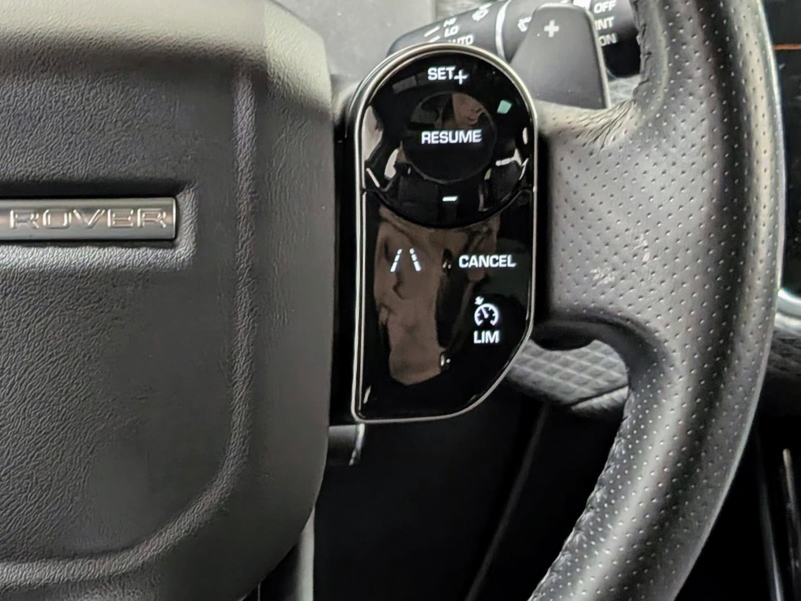 Used 2018 Land Rover Range Rover Velar S image 33